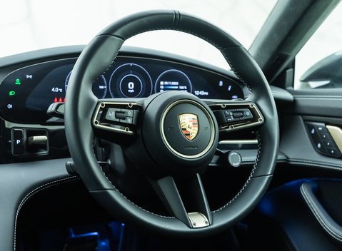 Porsche Taycan TURBO S 22