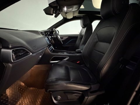 Jaguar F-Pace R-SPORT AWD 19