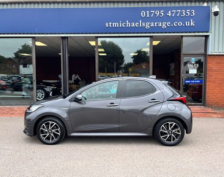Toyota Yaris 1.5 Yaris Design HEV CVT 5dr 11