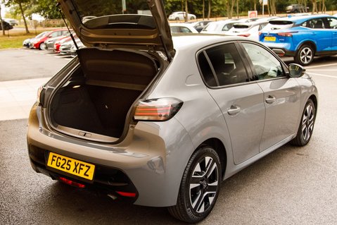 Peugeot 208 PURETECH ALLURE S/S 38