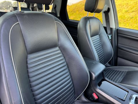 Land Rover Discovery Sport 2.0 Discovery Sport HSE Dynamic Luxury TD4 Auto 4WD 5dr 9