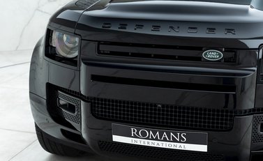Land Rover Defender 90 V8 Bond Edition 22