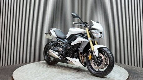 Triumph Street Triple 2013 ONLY 13K STUNNING EXAMPLE NEW MOT WARRANTY 3