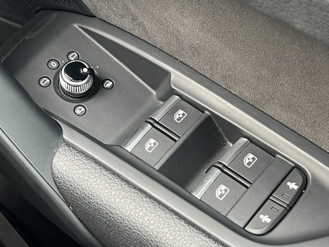 Audi Q5 2.0 TFSI S line SUV 5dr Petrol S Tronic quattro Euro 6 (s/s) (252 ps) 38