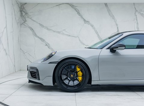 Porsche 911 Turbo S 32