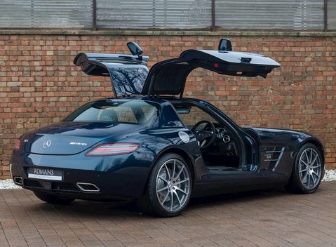 Mercedes-Benz SLS AMG 8