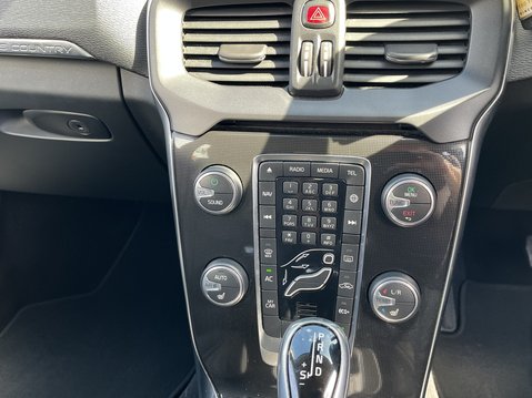 Volvo V40 T3 [152] Cross Country Pro 5dr Geartronic 17