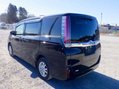 Toyota Noah Hybrid G 5