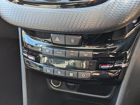 Peugeot 2008 PURETECH S/S GT LINE 29
