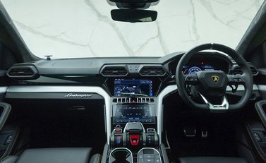 Lamborghini Urus 16