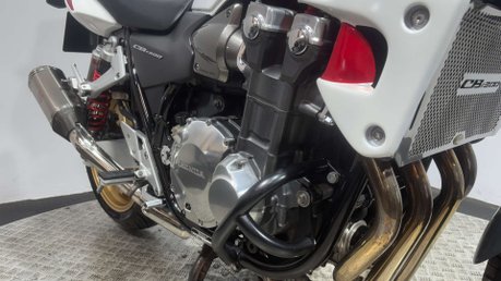 Honda CB 2008 26K OUTSTANDING CONDITION NEW MOT MUSCLE BIKE 1300CC 40