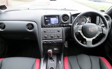 Nissan GT-R Premium Edition 10