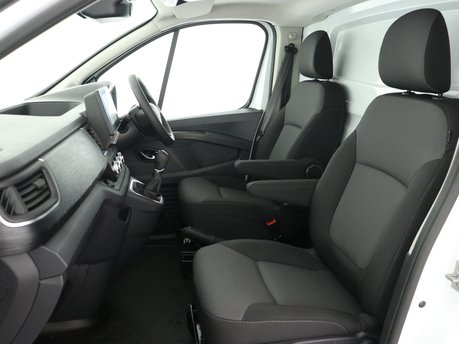 Renault Trafic SL30 90kW 52kWh Advance Van Auto 17