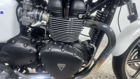 Triumph Bonneville 2014 T100 GREAT CONDITION ONLY 7K ICONIC MODERN CLASSIC 865CC 23