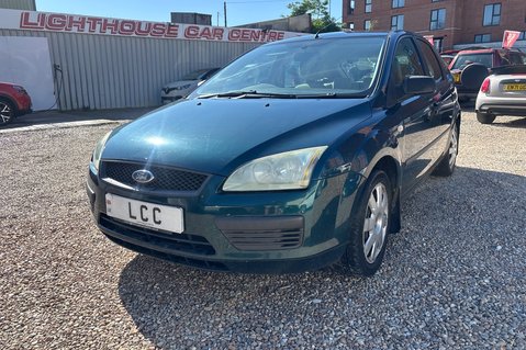 Ford Focus LX 16V.. CREAM UPHOLSTERY.. IDEAL FAMILY CAR.. NEW MOT 4