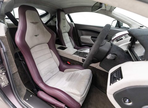 Aston Martin Vantage S V12 6