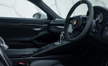 Porsche Cayman GT4 718 14