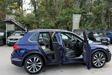 Volkswagen Tiguan R LINE TSI BMT 4MOTION DSG -RARE LEATHER INTERIOR -CAMERA -APPLE CARPLAY  24