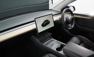 Tesla Model Y PERFORMANCE AWD Midnight Silver GROK AI Assistant 21" Alloys One Owner VATQ 19