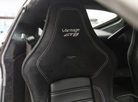 Aston Martin Vantage GT8 11