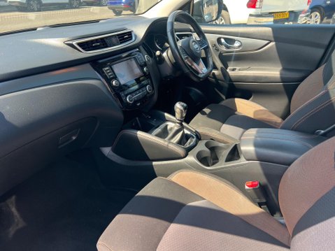 Nissan Qashqai 1.3 DIG-T N-Motion Euro 6 (s/s) 5dr 23