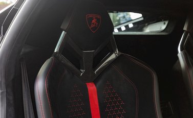 Lamborghini Huracan LP640-4 Performante 13