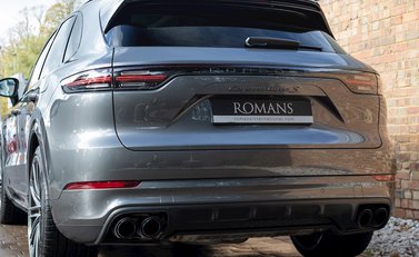 Porsche Cayenne Turbo S E-Hybrid 27