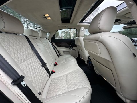 Jaguar XJ 3.0d V6 Portfolio Saloon 4dr Diesel Auto Euro 6 (s/s) (300 ps) 7