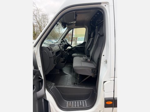 Renault Master 2.3 dCi ENERGY 35 Business Panel Van 5dr Diesel Manual FWD LWB High Roof Eu 36