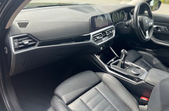 BMW 3 Series 318D SPORT 32