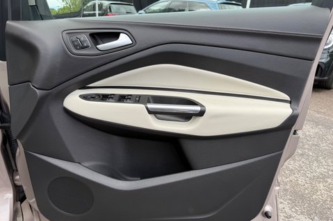 Ford Kuga VIGNALE TDCI AUTO - MILANO GRIGIO PAINT - PAN ROOF -APPEARANCE PACK 39