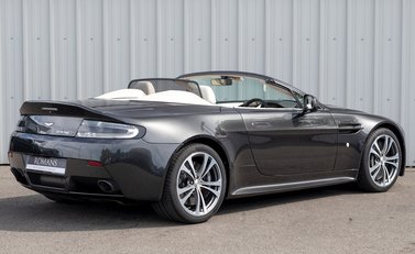 Aston Martin V12 Vantage S Roadster 11