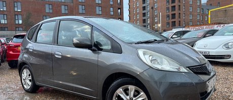 Honda Jazz I-VTEC ES..12 SERVICES LAST ONE @75K .. BEST COLOUR !!.. 1 PREVIOUS KEEPER  1