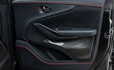 Aston Martin DBX 707 21