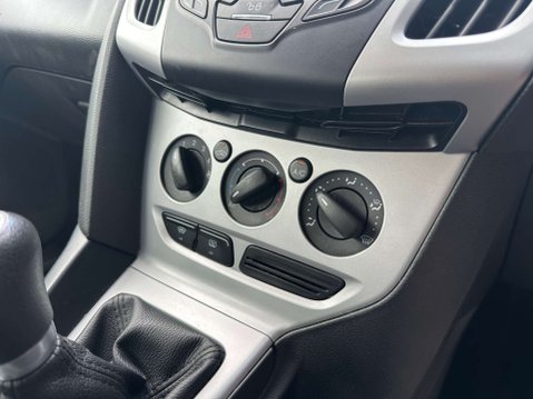 Ford Focus 1.6 Focus Zetec 105 5dr 15