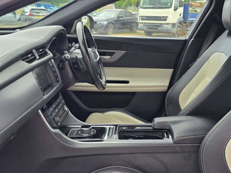 Jaguar XF 2.0d R-Sport Saloon 4dr Diesel Auto Euro 6 (s/s) (180 ps) 58
