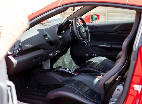 Ferrari 488 Spider 16