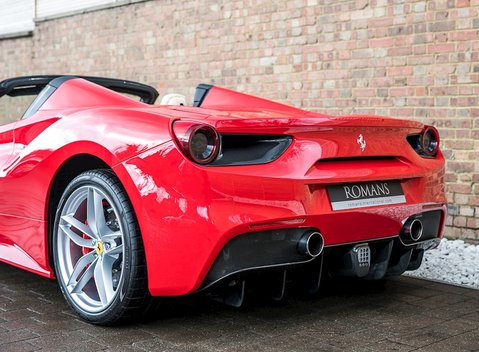 Ferrari 488 Spider 24