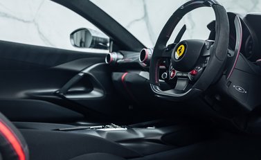 Ferrari 812 Competizione 11