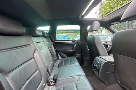 Volkswagen Touareg 3.0 TDI V6 BlueMotion Tech R-Line SUV 5dr Diesel Tiptronic 4WD Euro 6 (s/s) 19