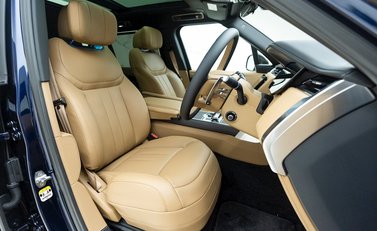 Land Rover Range Rover P530 Autobiography LWB 7 Seater 10