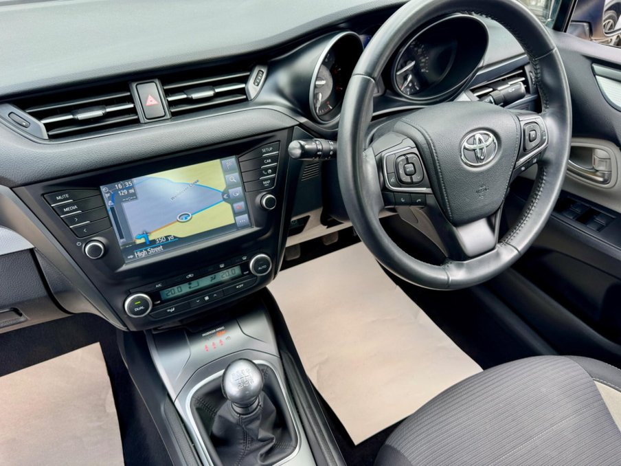 2016 Toyota Avensis — image 12