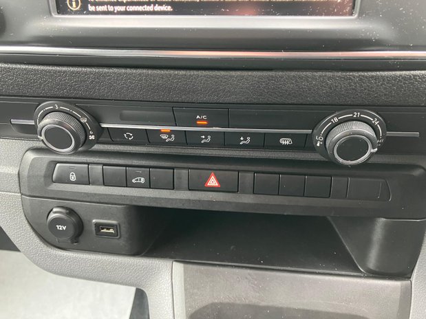 Vauxhall Vivaro VIVARO L2 DIESEL 2900 1.5d 100PS Dynamic H1 Van 17