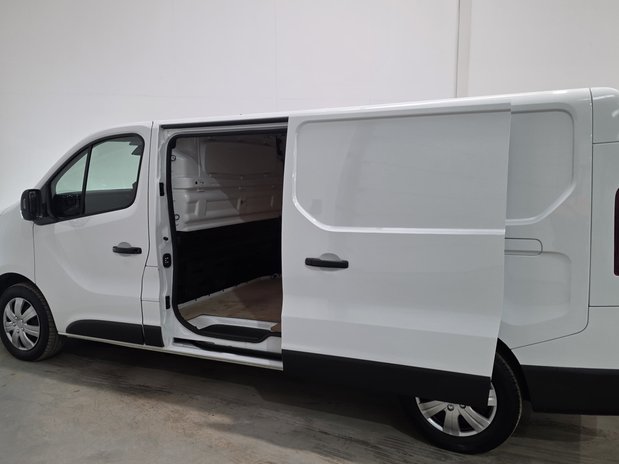 Renault Trafic Renault Trafic LWB Diesel LL30 Blue dCi 130 Advance Van 4