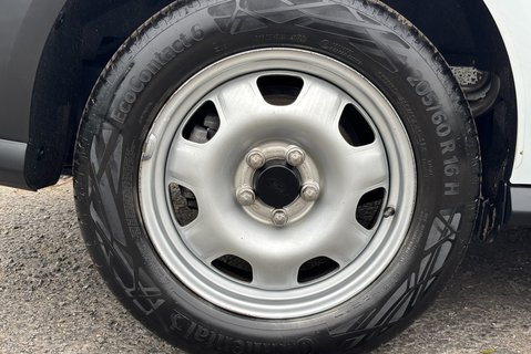 Ford Transit Connect 220 Leader DCIV Selectshift Auto - Sat Nav / 5 Seats / Rear Camera 30