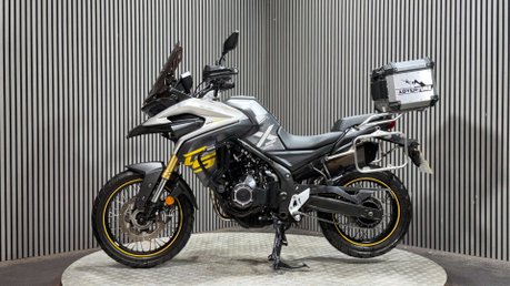 Voge DS 2025 ONLY 3K PANNIERS SCREEN ADVENTURE BIKE A2 READY 4