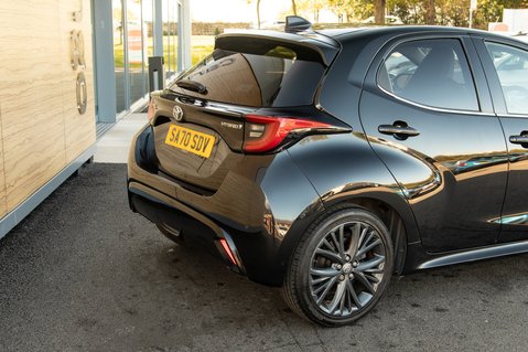 Toyota Yaris EXCEL FHEV 8