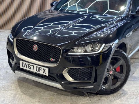 Jaguar F-Pace 3.0 F-PACE V6 S AWD D Auto 4WD 5dr 35