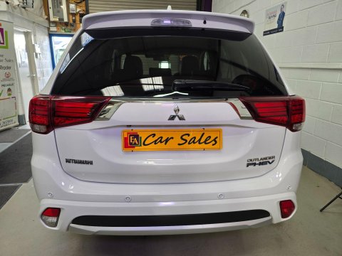 Mitsubishi Outlander 2.0h 12kWh 5hs CVT 4WD Euro 6 (s/s) 5dr 8