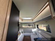 Auto-Trail V-Line 635 35 L4H2 STANDARD PV 6